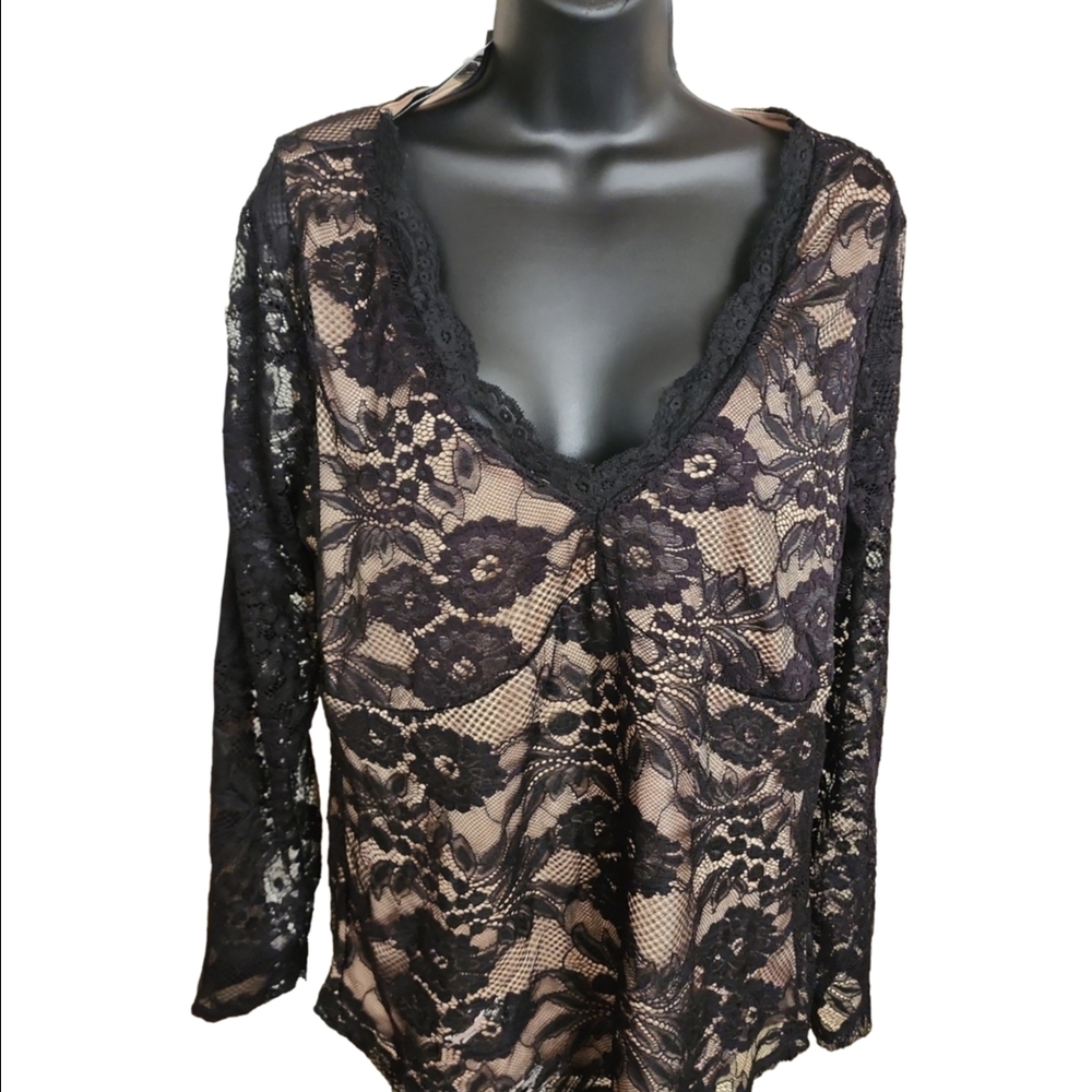 Torrid Black Lace Long Sleeve Top Size 00 NWT Sheer Stretch Lace Blouse